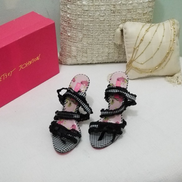 Betsey Johnson shoe - Picture 1 of 3